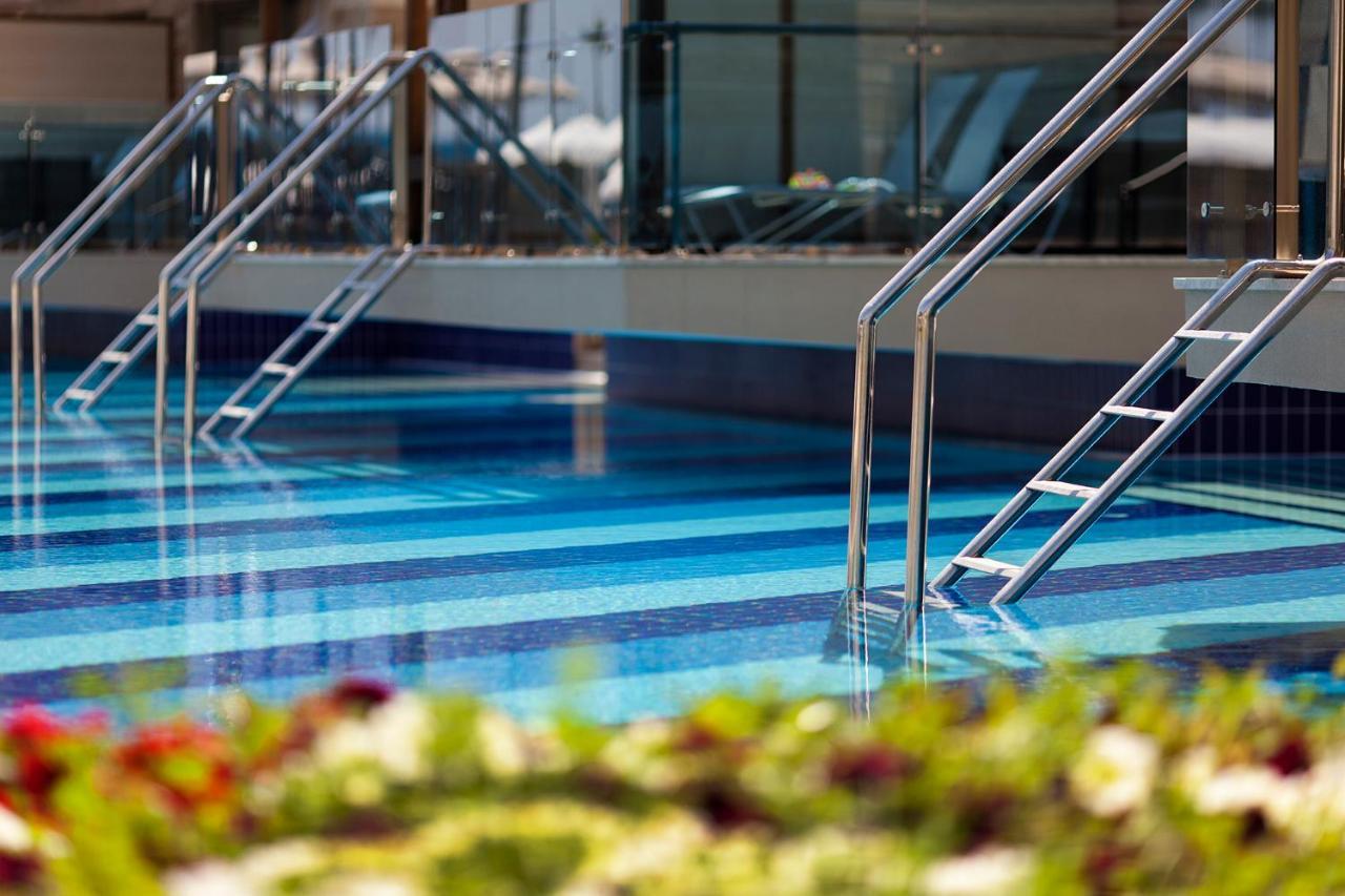 Tui Magic Life Jacaranda Hotel Side Eksteriør billede The pool at the 1018