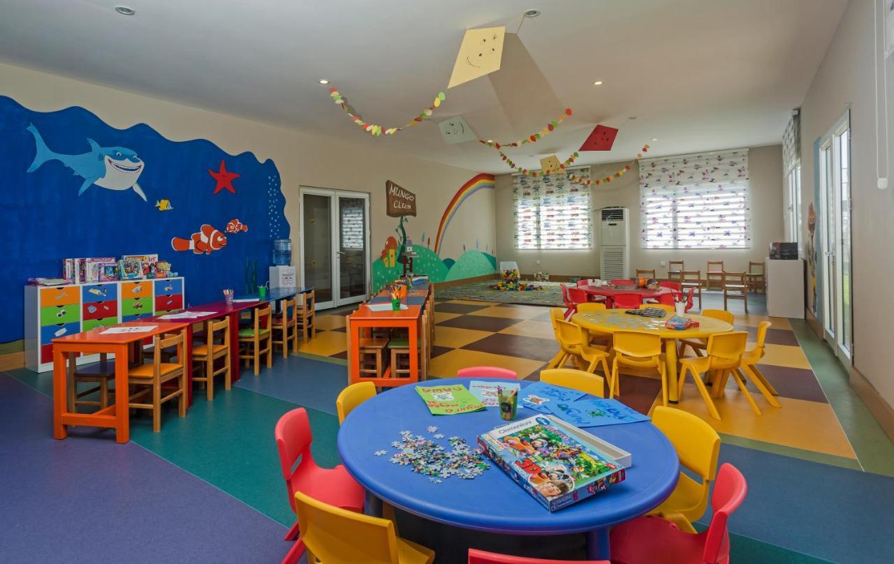 Tui Magic Life Jacaranda Hotel Side Eksteriør billede A classroom at the International School of Düsseldorf